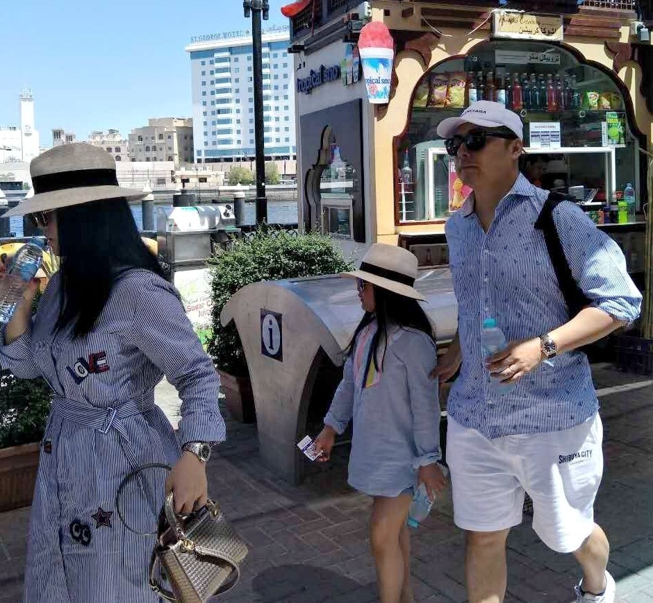 李湘|王岳伦就与女子举止亲密道歉 希望得到家人原谅表示自己会戒酒