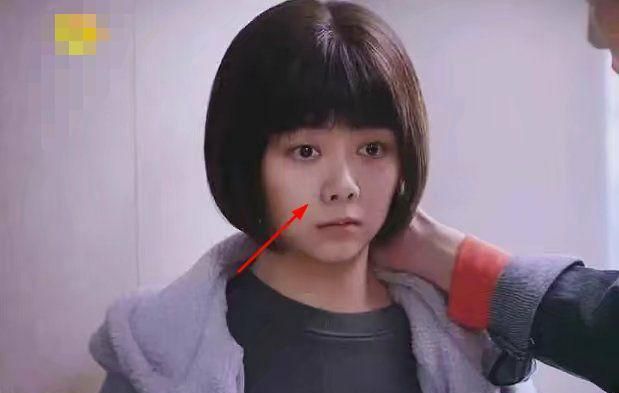 30岁谭松韵演高中生,鼻子成了网友关注对象,被指撞脸演员萨日娜