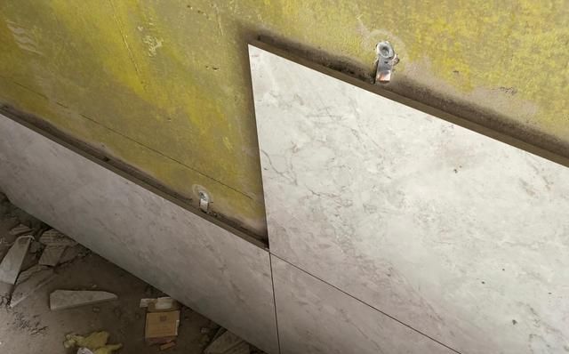 卫生间装修改造墙面很光滑能贴瓷砖吗会脱落吗怎么处理