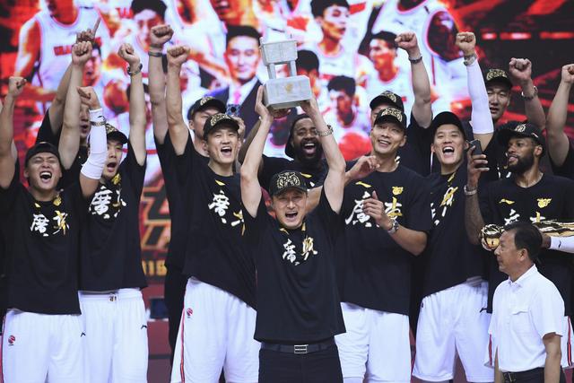 十冠王传奇的背后广东宏远冠军之路