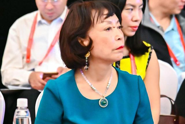 四川首富之妻连开6家公司,一不小心赚回百亿|李巍|刘永好|首富_新浪