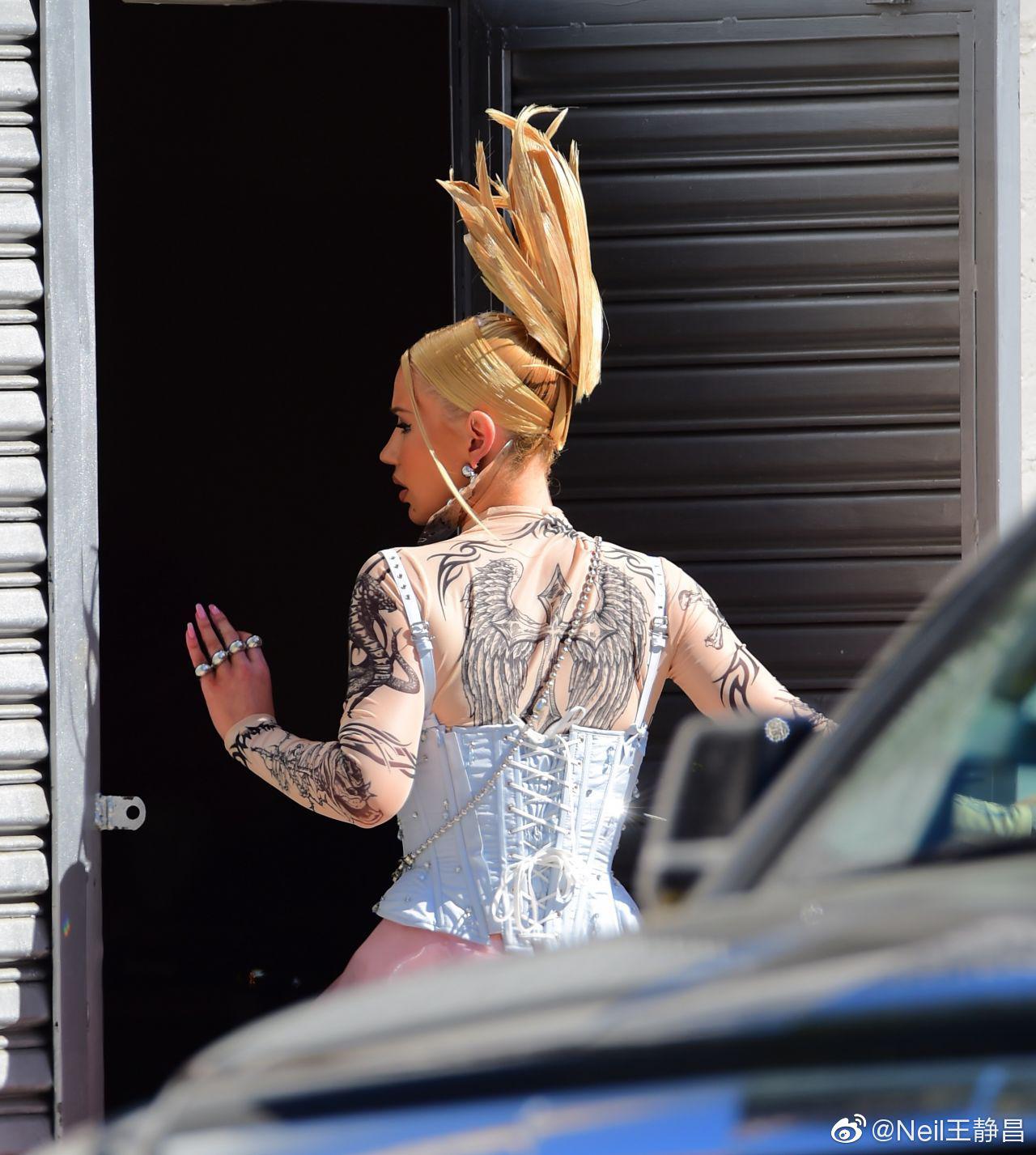 说唱歌手iggyazalea前两天在洛杉矶街头遛娃