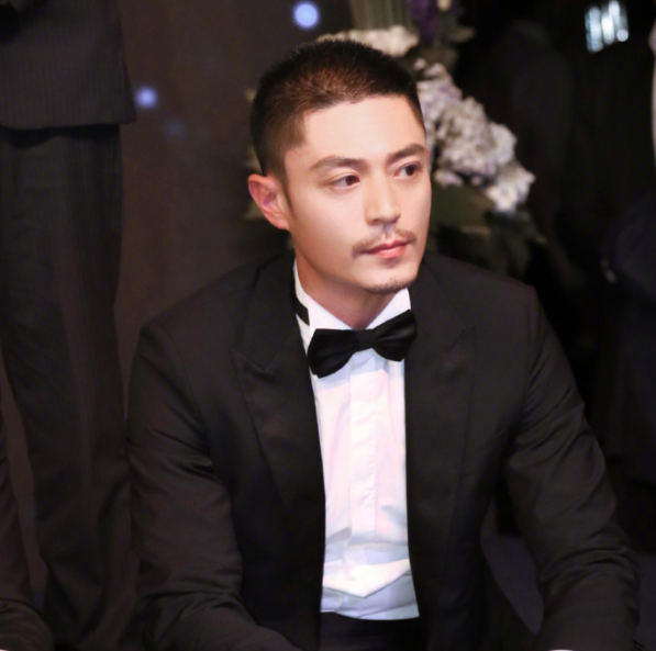 霍建华也没能摆脱"本山定律",最近照片撞脸赵本山|霍建华|赵本山|男