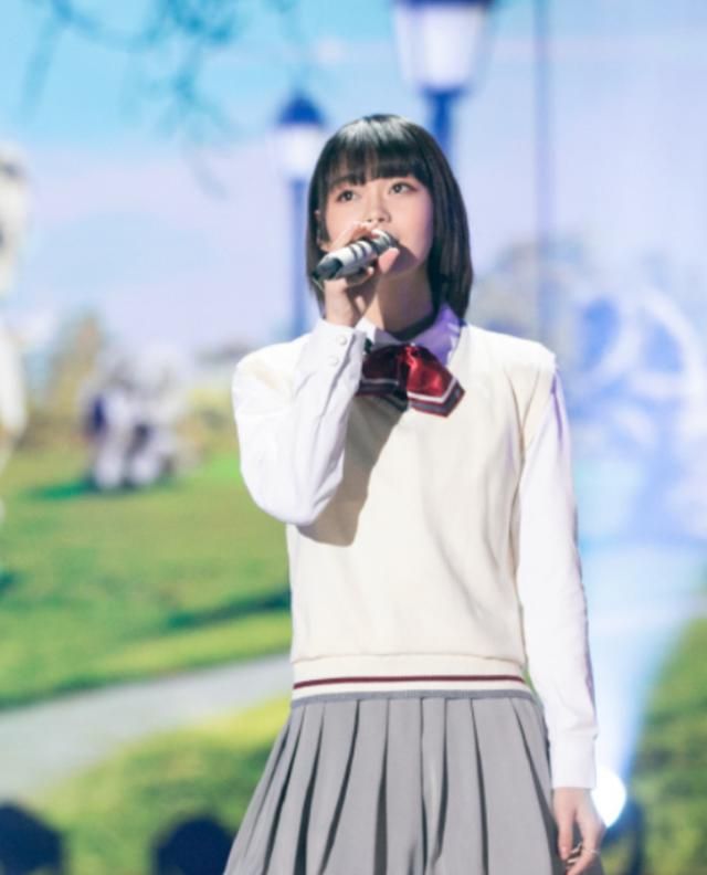 段奥娟瘦身后似"整容",20岁再穿上校服的她:妥妥的初恋女神