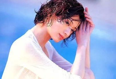 《唐伯虎》冬香颜值不输巩俐,却两度离婚,混血女儿又高又美|温翠苹