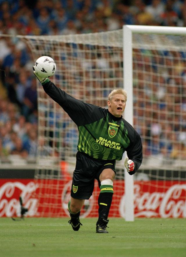 "霸气把关"的丹麦钢门,红魔传奇门神彼得-舒梅切尔