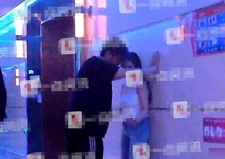 李湘|王岳伦就与女子举止亲密道歉 希望得到家人原谅表示自己会戒酒