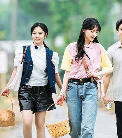 最近这段时间谭松韵在和郑爽拍摄一档综艺节目,在综艺节目里面作为