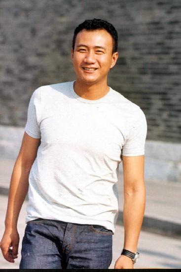 "耿直男人"胡军:一个倔强到头铁的硬汉,却有着一颗细腻的心