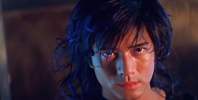 现在的郭富城已经成为了天王级的存在了,是很多人的男神,当年陈伟霆还