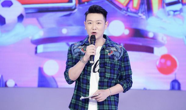 他曾是《天天向上》的著名主持人,如今却沦落做直播生活