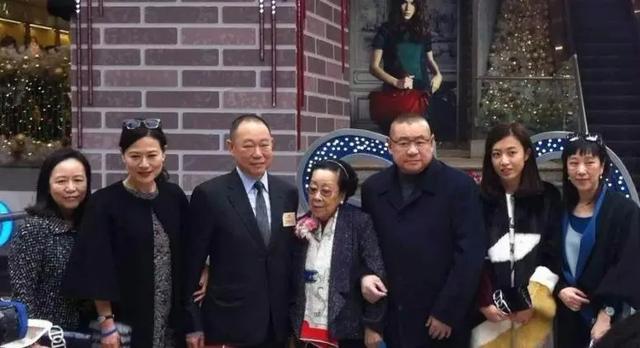 半年亏损2.27亿,疫情重创崇光百货,刘銮雄