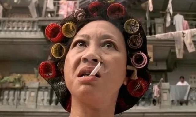 包租婆元秋训斥洪金宝叫成龙大鼻凭什么这么狂