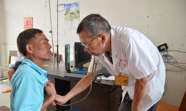 一生不变的守护记赣县区韩坊镇中心卫生院长演门诊部谢宗万