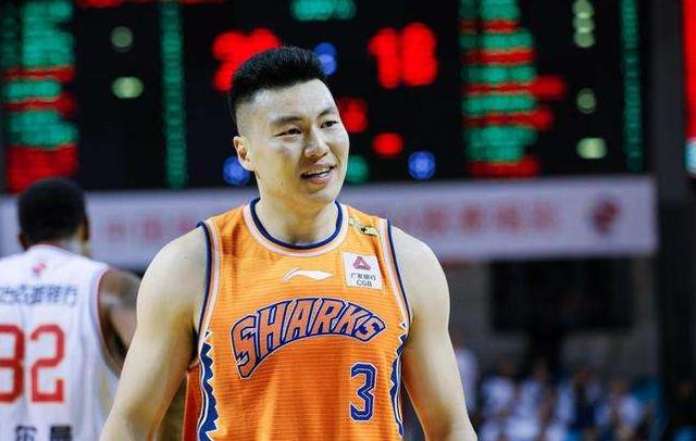 曝CBA重磅签约完成!李根留在上海男篮 能否证明自己?|CBA|李根|上海男篮|赛季|合同_新浪新闻