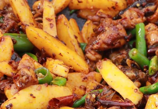 干锅鸡这样做超好吃外焦里嫩麻辣鲜香看得口水流