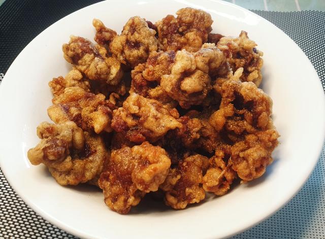 给大家分享一道香酥小牛肉,简单易学,外酥里嫩嘎嘣脆|酥肉|红薯粉|水