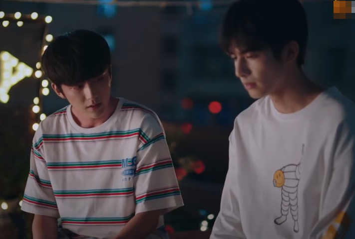 《以家人之名》凌霄出国,贺子秋躲天台偷看,这段送别戏太好哭了