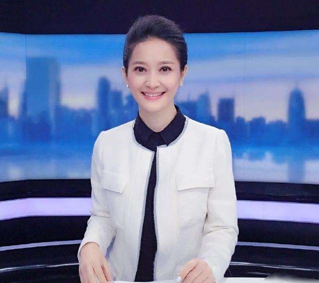 从邻家妹妹到央视主持,有颜值又有才华的她,有望超越董卿!
