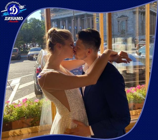 恭喜!又一排球女神大婚,与老公甜蜜拥吻幸福满溢