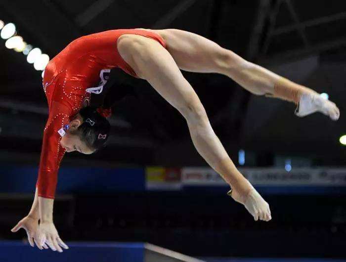 体操女队运动员为啥都是小孩子?奥运冠军何可欣,退役后2次发育