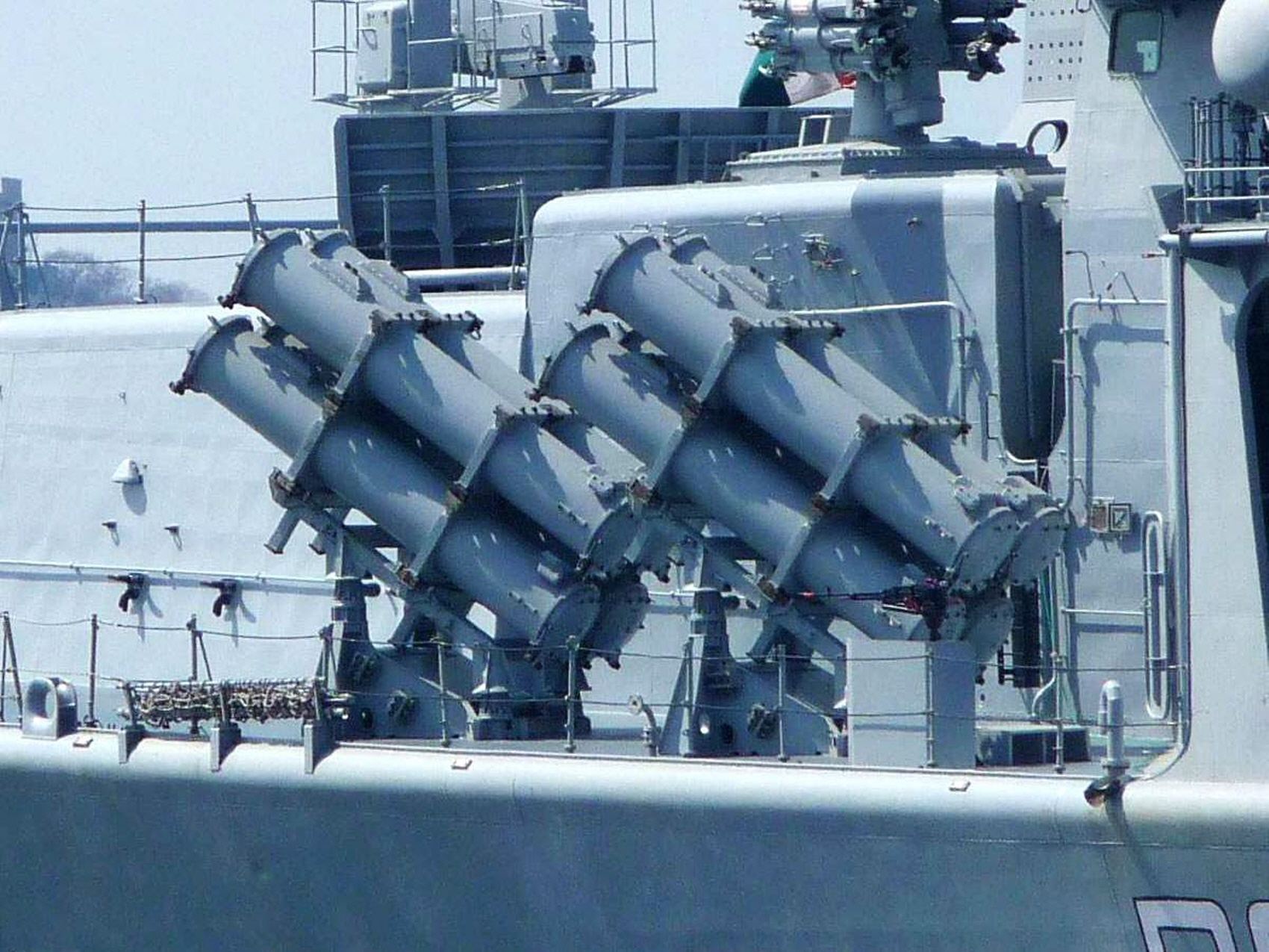 055取代,052b型"广州舰"这批则逐步进行现代化改装,继续发挥余热