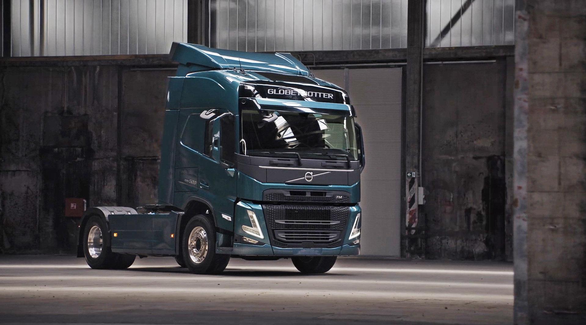 监控德国沃尔沃半挂车就是牛这速度这距离还真能刹住车