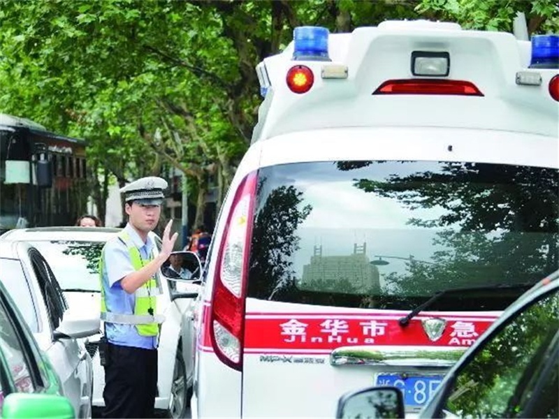 救护车|摩托车|大快人心_新浪新闻