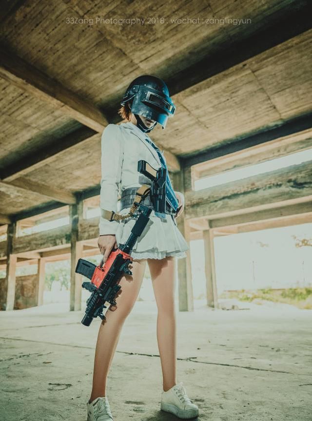 美女cos绝地求生校园短裙装,网友:求小姐姐带我吃鸡!