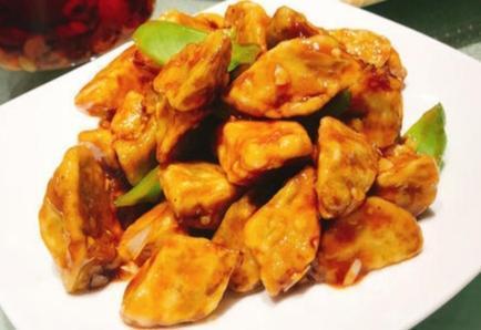红烧茄子裹面粉还是淀粉一个小妙招做出美味才是硬道理