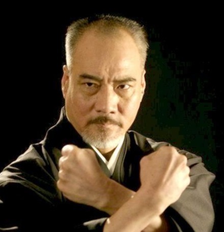 曾是周星驰年轻时仰慕的大侠,和郑少秋齐名,后沦落成星爷的配角