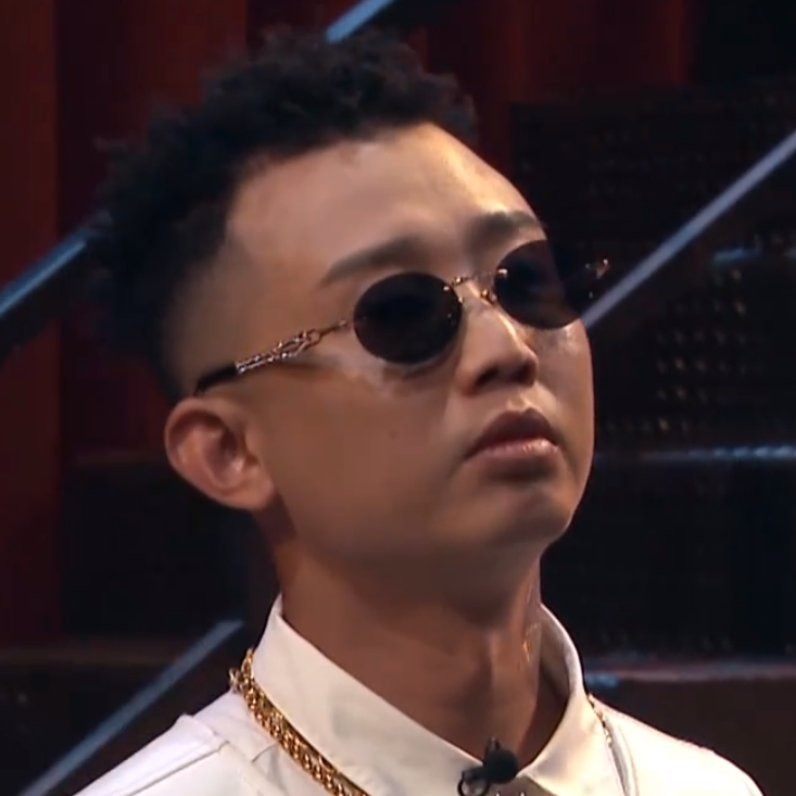 gai哥真的很严格,一出场就连拒好几个,不会轻易给金链子.