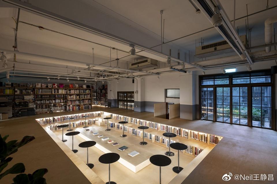 台北一家在澡堂基础上改造而来的图书馆