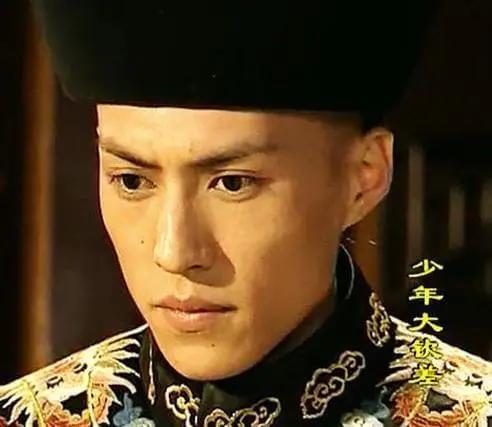 《少年大钦差》演员现状,叮当转型当导演,靳东逆袭成男一号