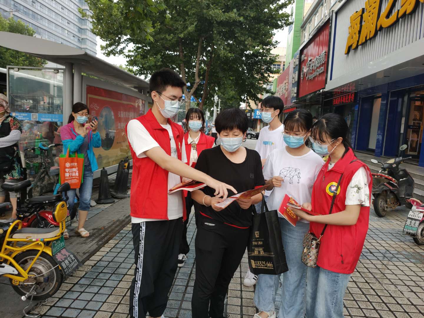 精准发力招远金太阳志愿者多举措开展民法典线下宣传工作