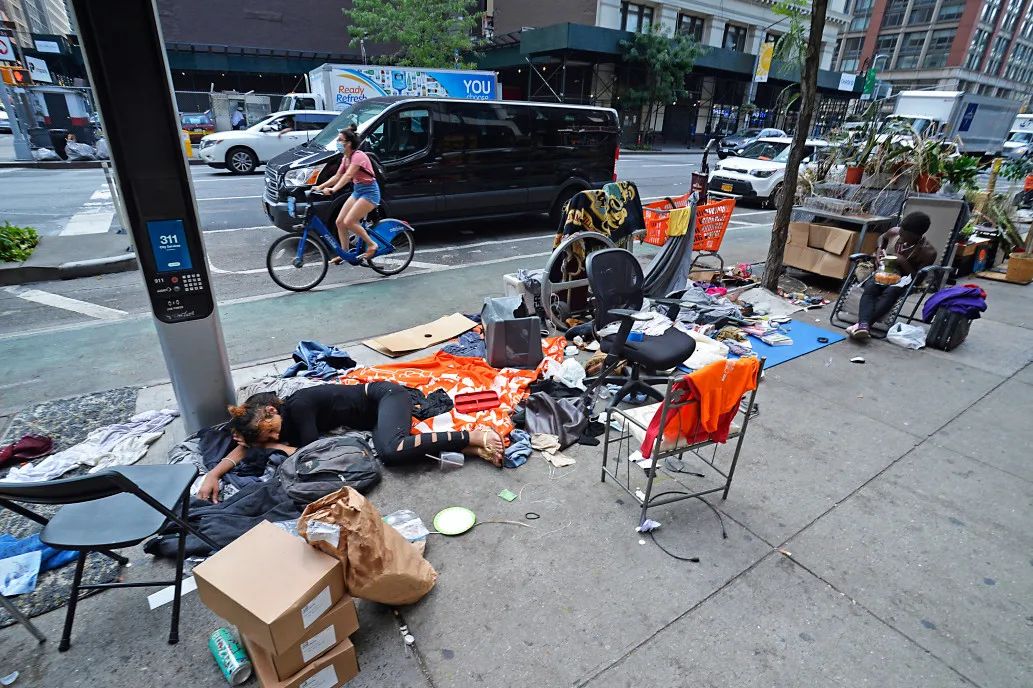 纽约流浪汉攻占豪华酒店!市长:每天200万随便住!