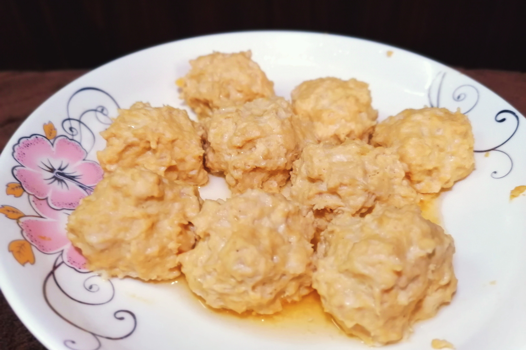 蒸鸡胸肉丸子鲜香可口很简单的一道菜