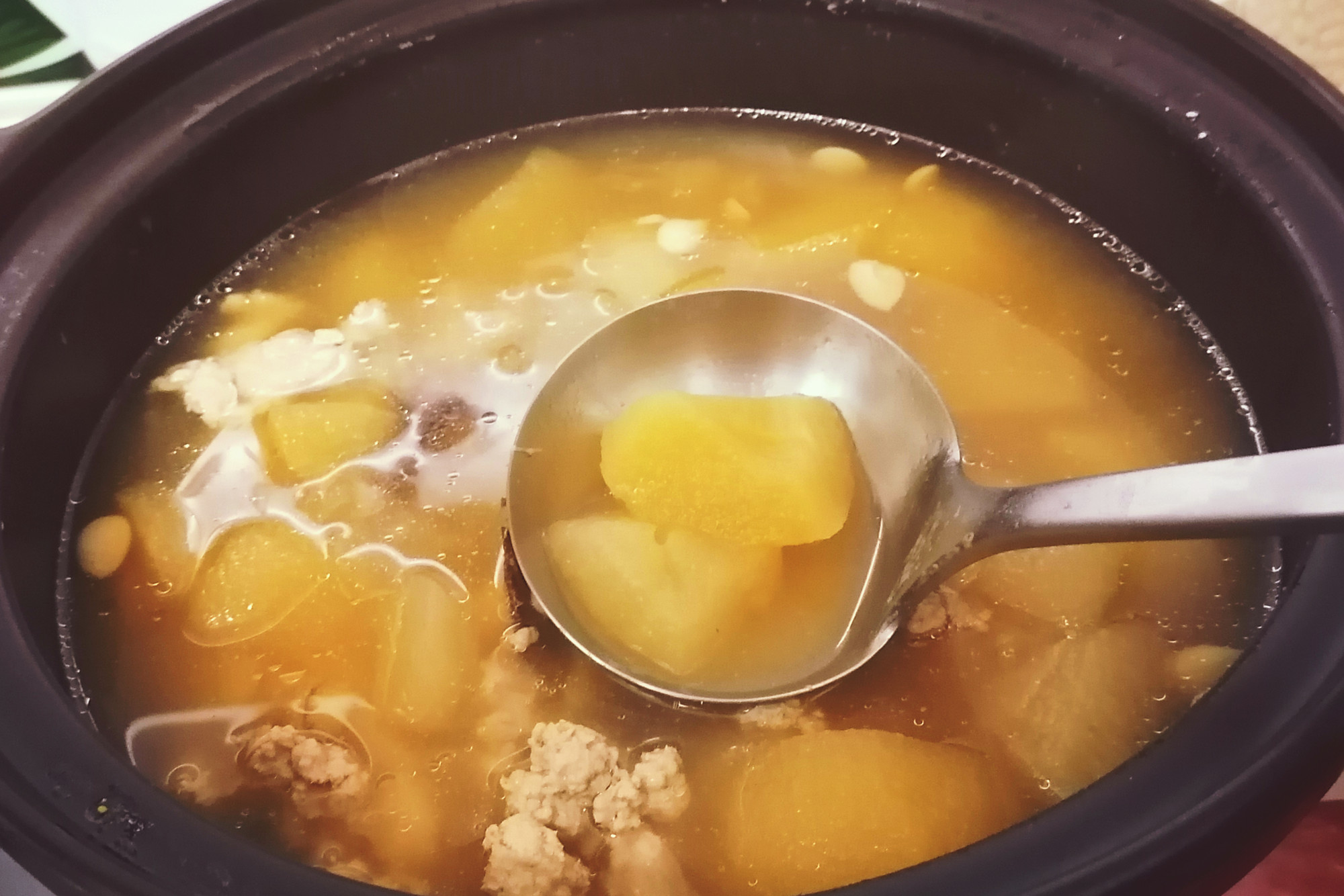 夏日靓汤苹果雪梨瘦肉汤老少皆宜