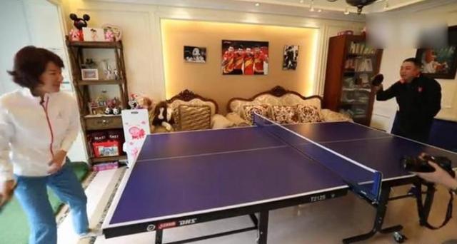 带你参观刘国梁的豪宅，客厅没有电视和茶几，但是可以打乒乓球休闲区蓝鸢梦想 - Www.slyday.coM