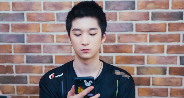 4am老板娘宣布挂牌出售韦神队友!永远缺点大卖不掉,原因太真实