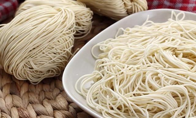 为啥面馆煮的面条好吃?面馆老板:牢记这3点,面条爽滑又劲道!休闲区蓝鸢梦想 - Www.slyday.coM 为啥面馆煮的面条好吃?面馆老板:牢记这3点,面条爽滑又劲道!休闲区蓝鸢梦想 - Www.slyday.coM