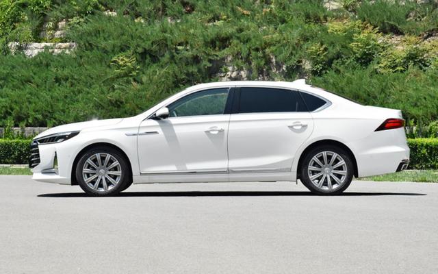 20万内就入手的国产中大型轿车，气场不输奔驰E级，还买合资？