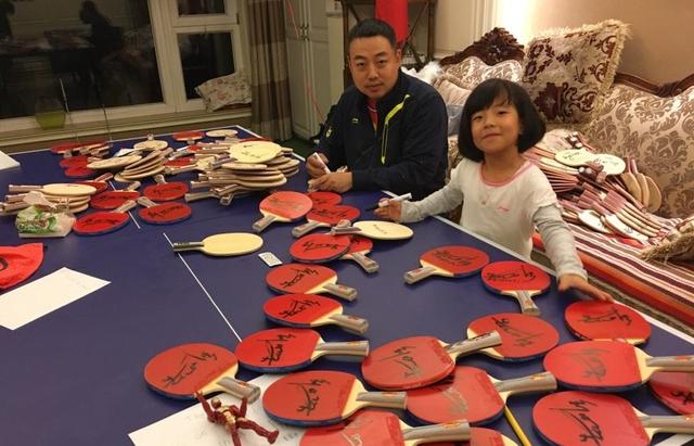 带你参观刘国梁的豪宅，客厅没有电视和茶几，但是可以打乒乓球休闲区蓝鸢梦想 - Www.slyday.coM