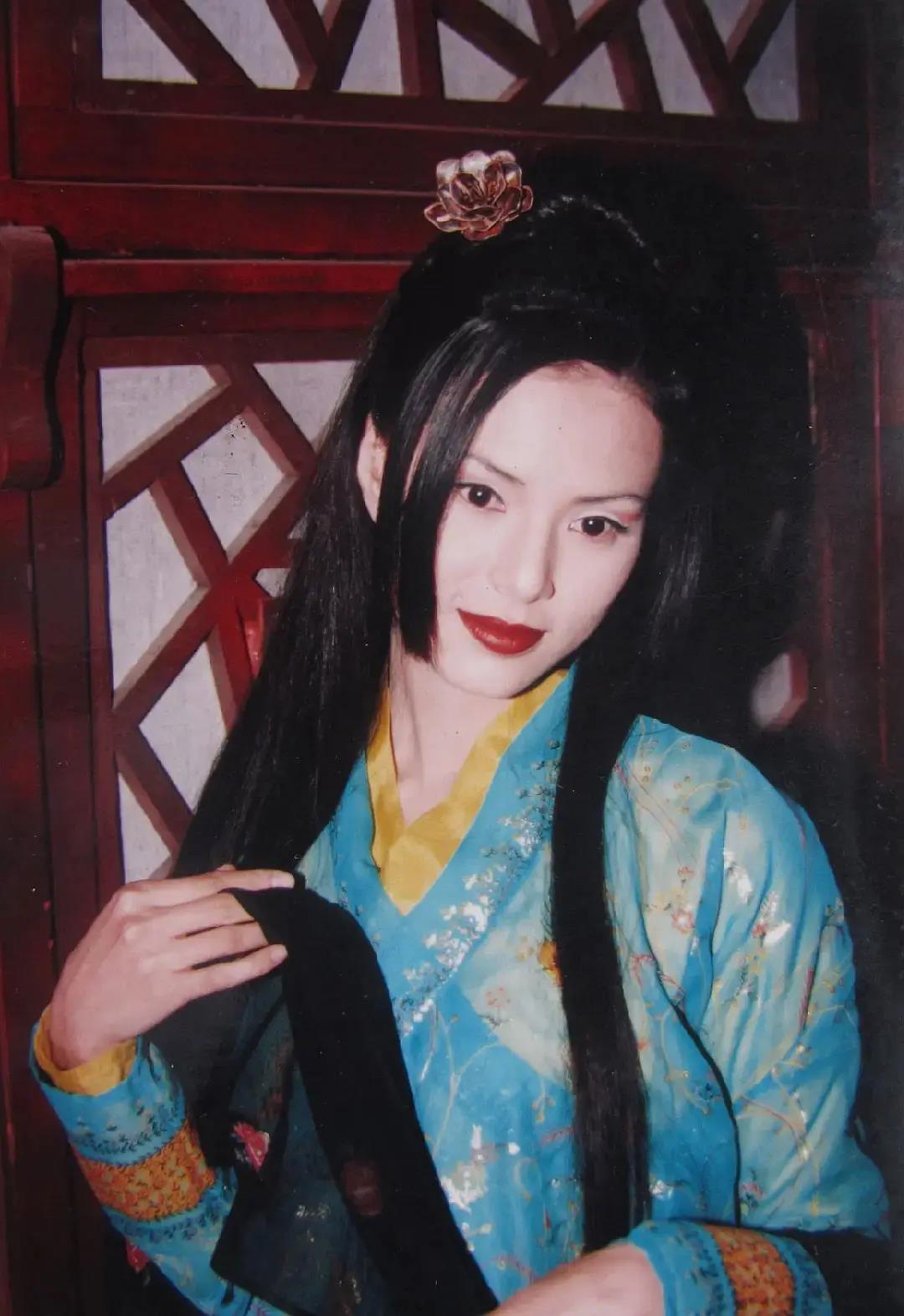 李若彤首次公开年龄,快30岁演小龙女,30多还和小鲜肉演情侣