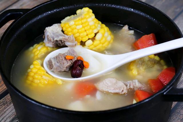 马上立秋,快给家人煲一锅海带排骨汤,清甜不油腻,一顿能喝3碗