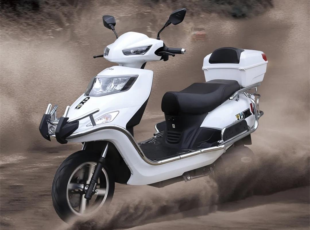 小刀推出新款电摩巨无霸,配备1800w动力电机,续航160km-新浪汽车