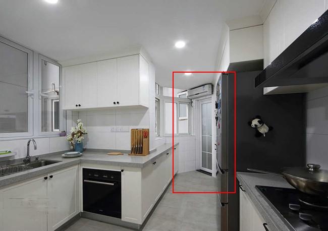 朋友房子装修:厕所门开在厨房里,网友:讲不讲卫生?