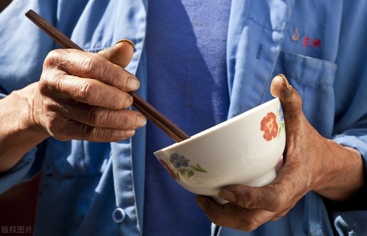 告别"为流量拼食量"病态模式,吃播们要如何端稳饭碗