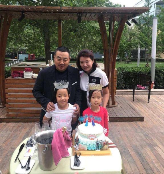 带你参观刘国梁的豪宅，客厅没有电视和茶几，但是可以打乒乓球休闲区蓝鸢梦想 - Www.slyday.coM