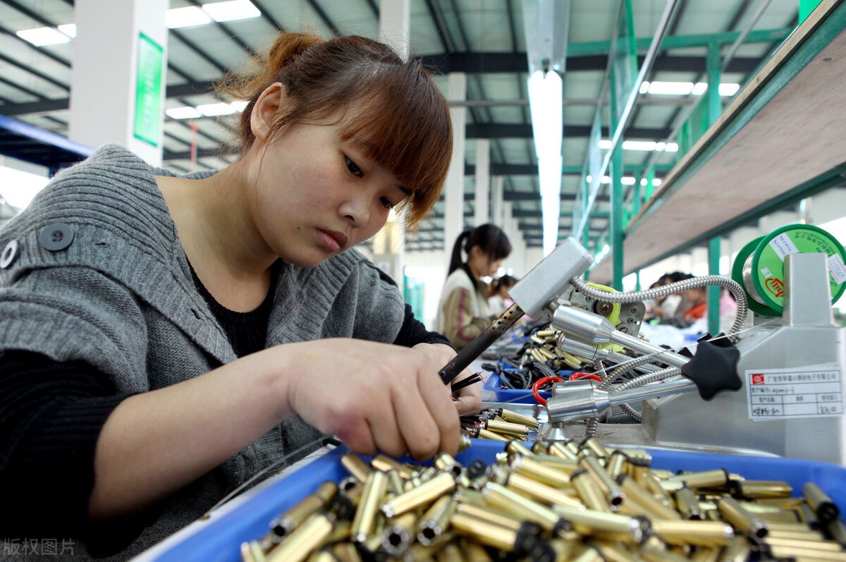 不管多大规模的电子厂,工人加班都是常态.